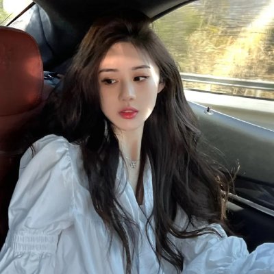 愤怒的黑人女孩与她的怪物